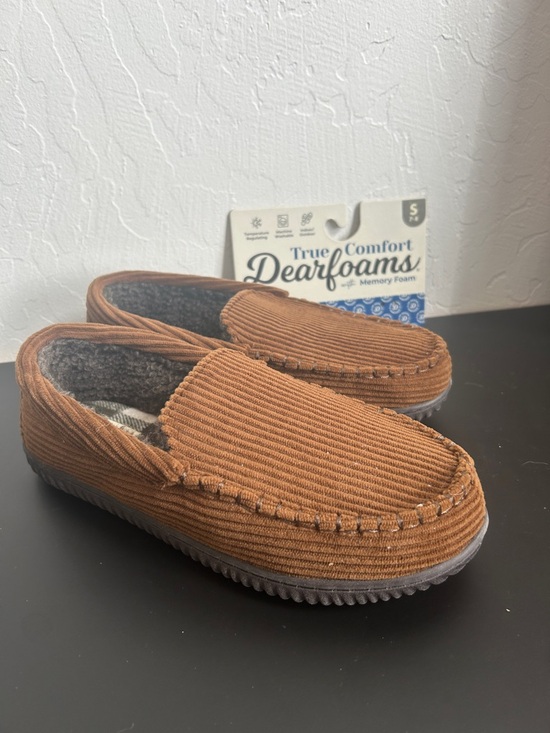 dearfoams Other - NWT Men’s Memory foam Corduroy Moccasin Slippers with faux fur lining size 7-8
